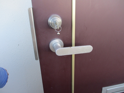 【桜川桜井店】集合住宅の一室の玄関の鍵が故障。そこで新しい鍵に取替ました！