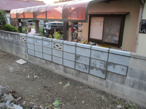 【桜川桜井店】車の衝突で崩れたブロック塀を補修工事しました。