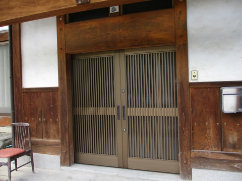 【桜川桜井店】玄関引き戸を新しくしました。網戸も入れて風通しバッチリの玄関へ！！